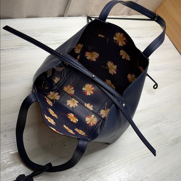 Draper James Elle Tote with Removable Flower Key Fob in Navy Pebble Faux Leather - Picture 12 of 16